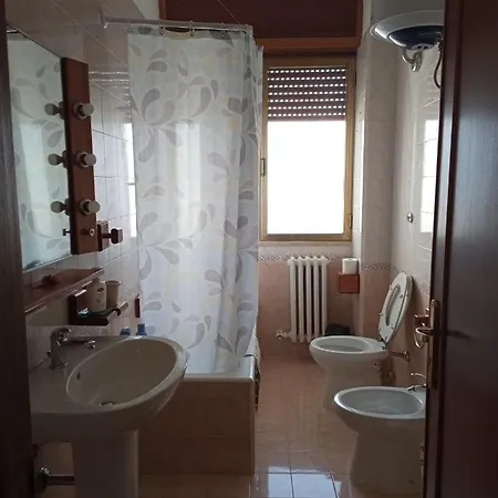 Casada Spazioso E Luminoso